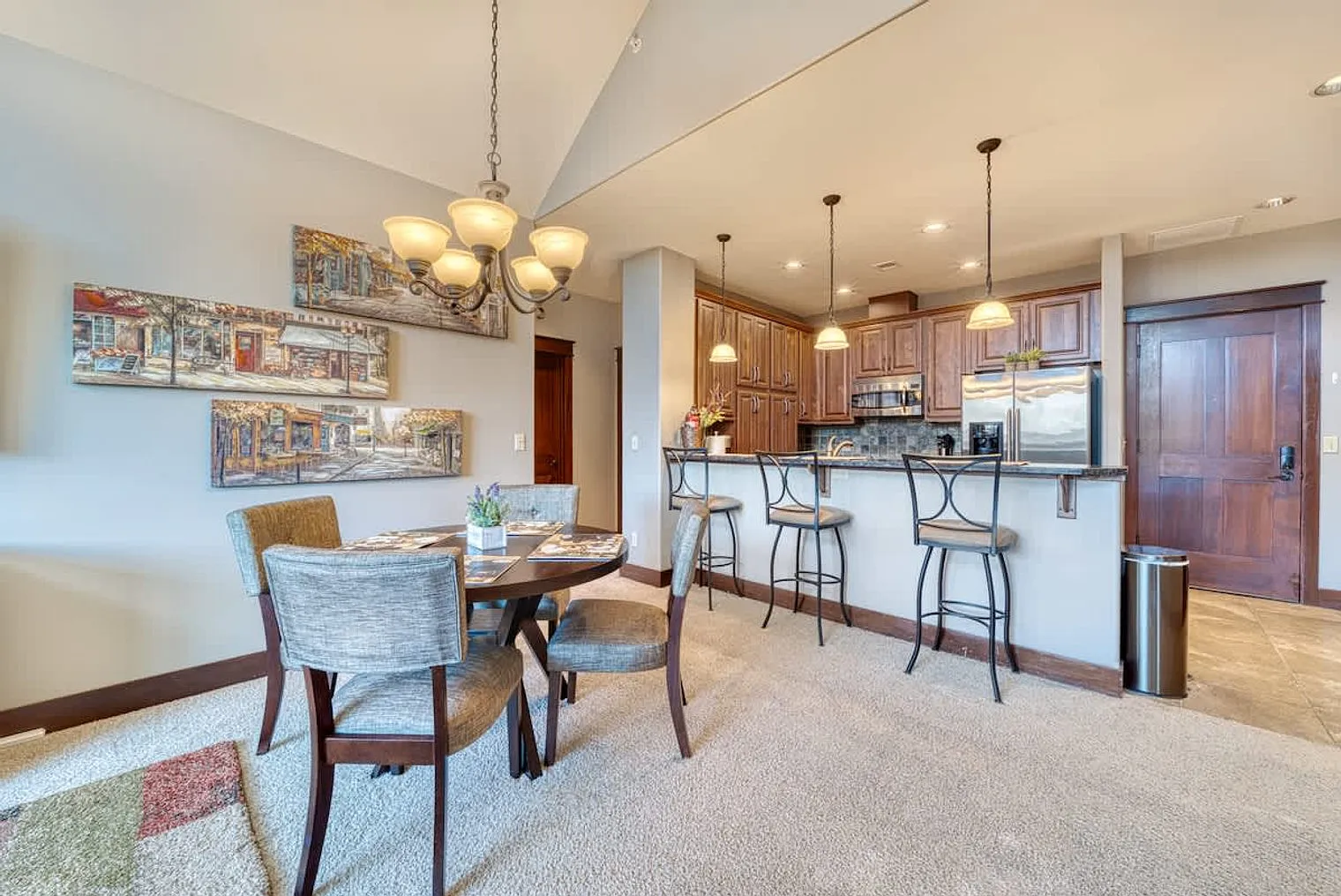 2 bed, 2.0 bath, 1097 sqft, $4,434 — Photo 2