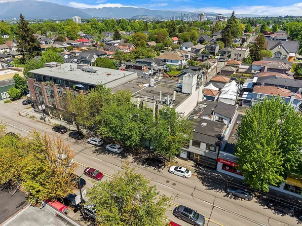 4372 Fraser St #301, Vancouver, BC V5V 4G3