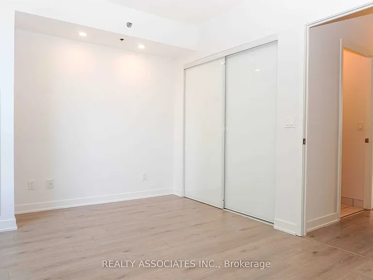 215 Bonis Ave #Townhouse 19 — Photo 7