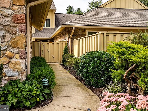 2nd image of 1256 Round Hill Rd