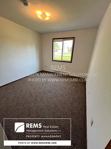 564 E Slifer St Photo 1
