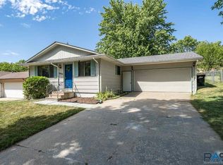 3904 E 28th St, Sioux Falls, SD 57103