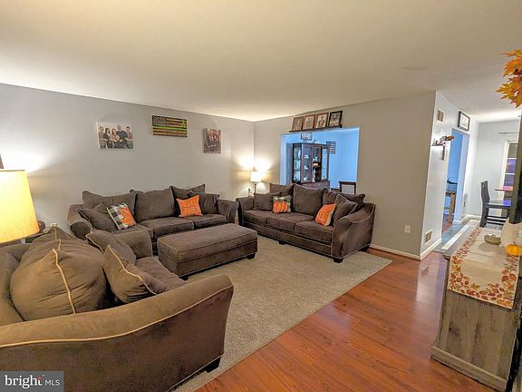 3rd image of 1033 Whitford Dr