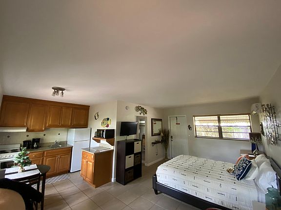 5th image of 1615 NE 12th St