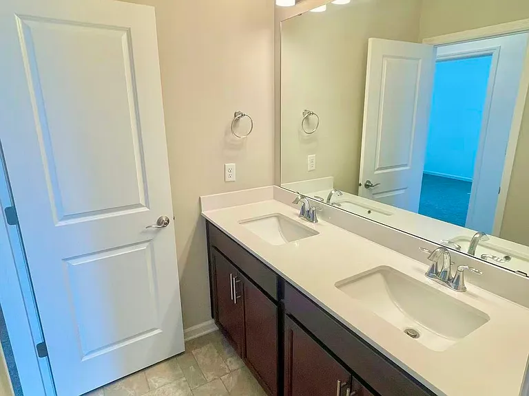 8018 Forestview Ln N — Photo 21