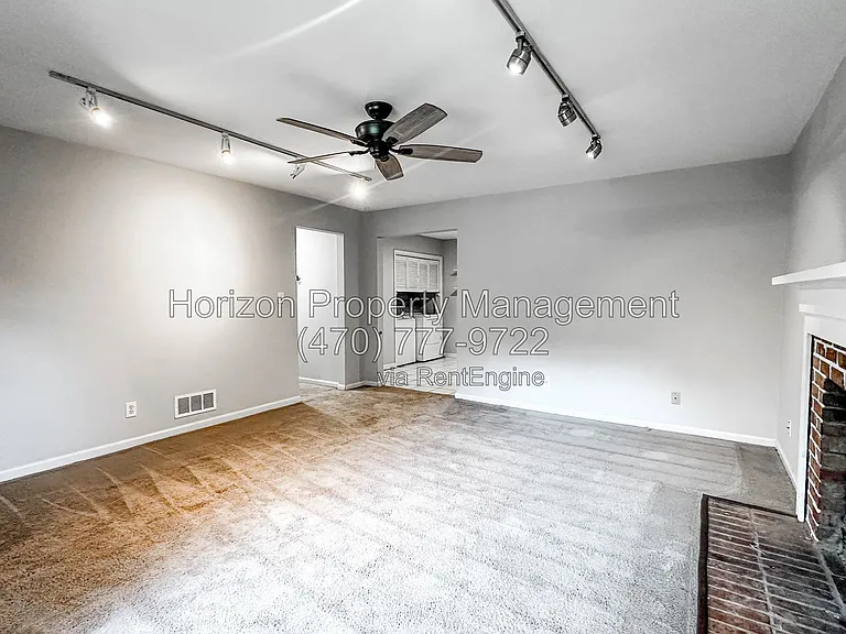 4925 Farmstead Ct NE — Photo 6