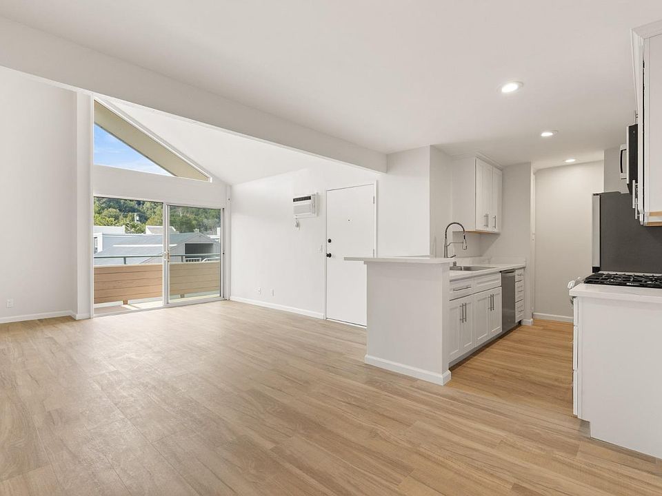 1st image of 410 Larkspur Plaza Drive