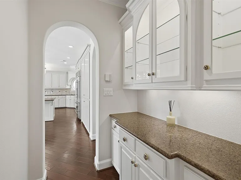 3315 Riviera Dr — Photo 17