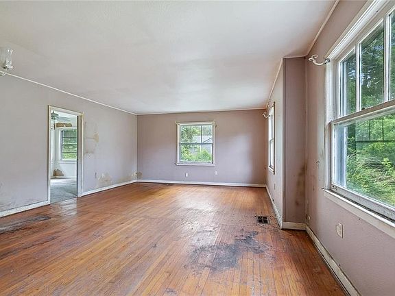 3rd image of 504 Avenue A St