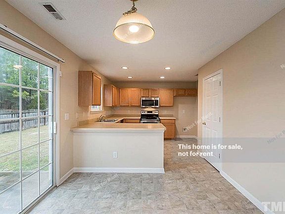 3rd image of 605 Cove Hollow Dr