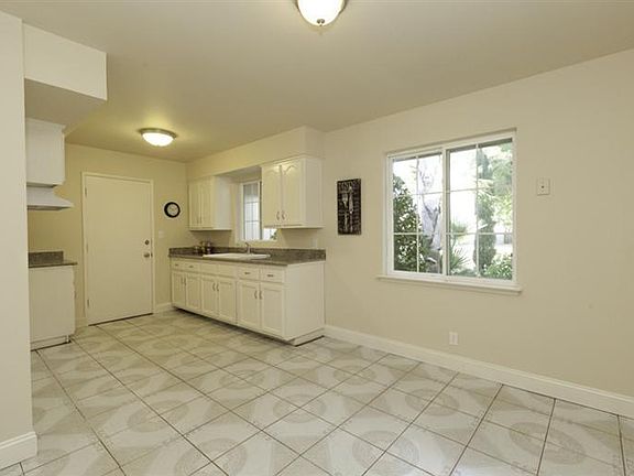 5th image of 3949 N Crystal Ave
