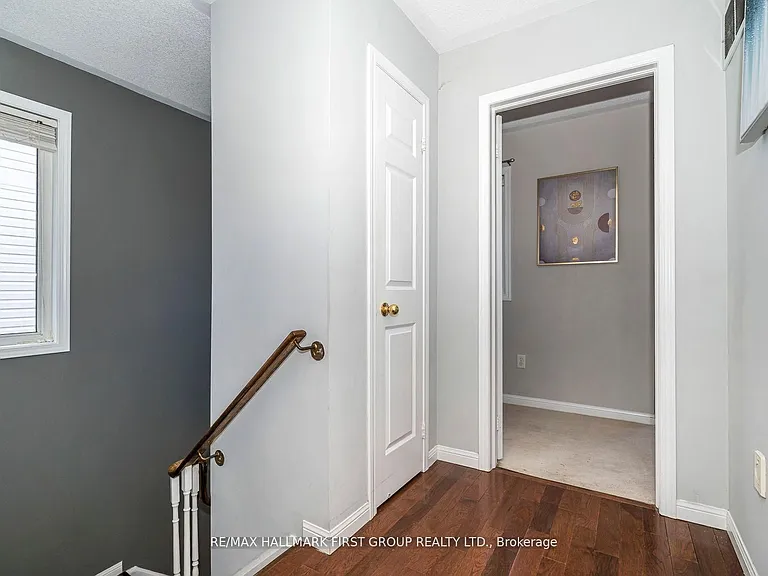 1636 Sarasota Cres — Photo 23
