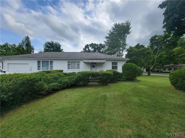255 Akron St, Lockport, NY 14094