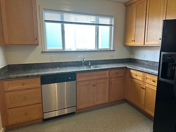 3rd image of 455 Church St APT 3