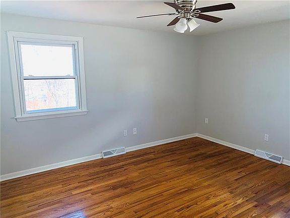 3rd image of 98 Lincoln Ave