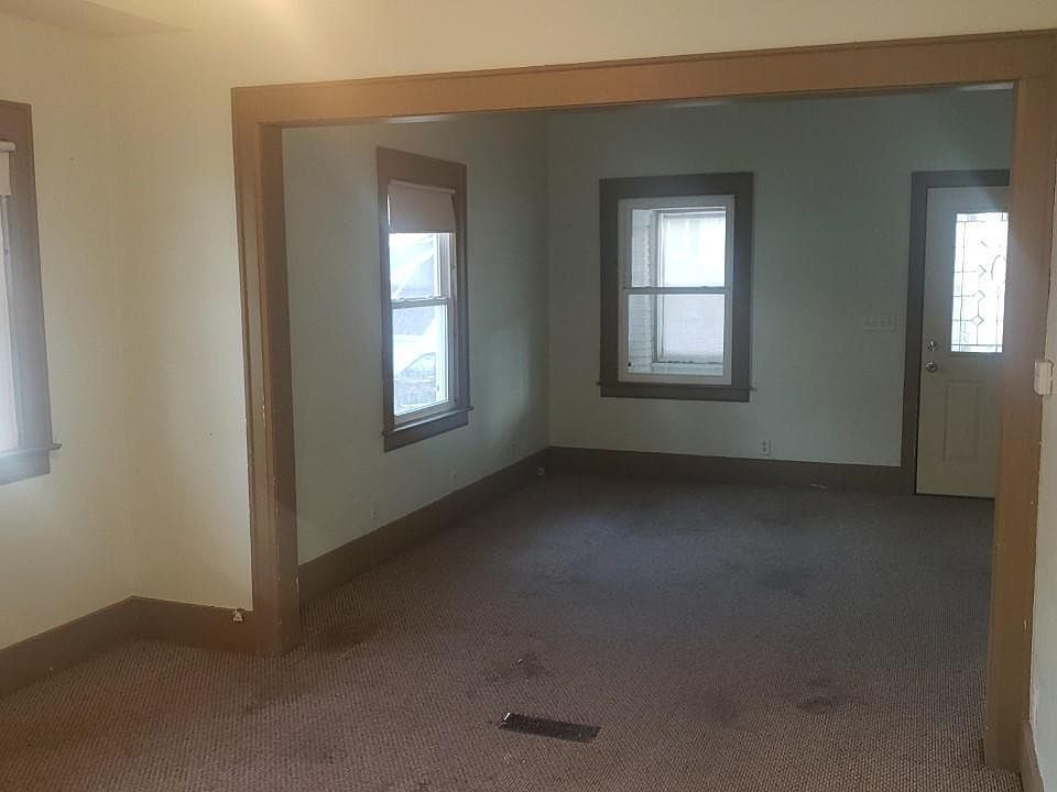 2nd image of 842 W Washington St