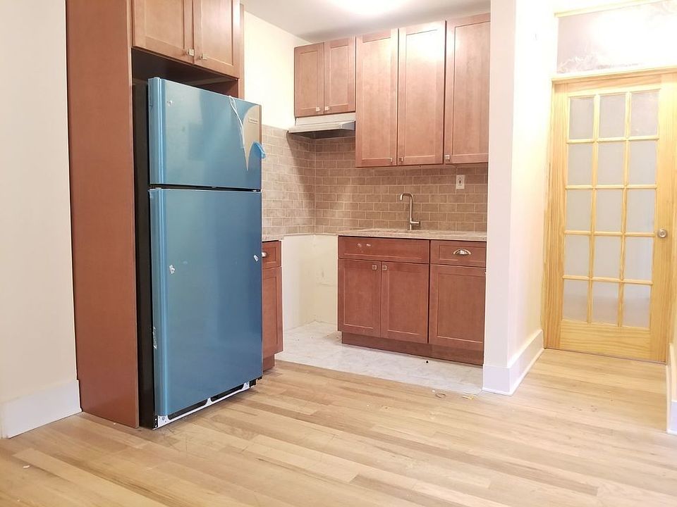1st image of 520 Lincoln Pl APT 1B