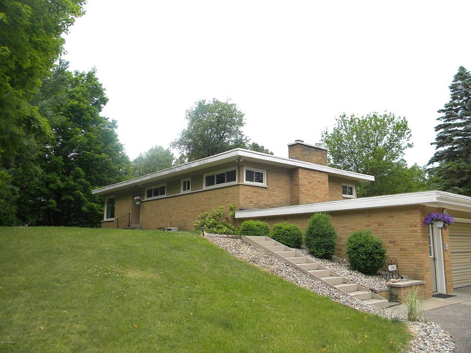 422 M 89, Plainwell, MI 49080 Zillow