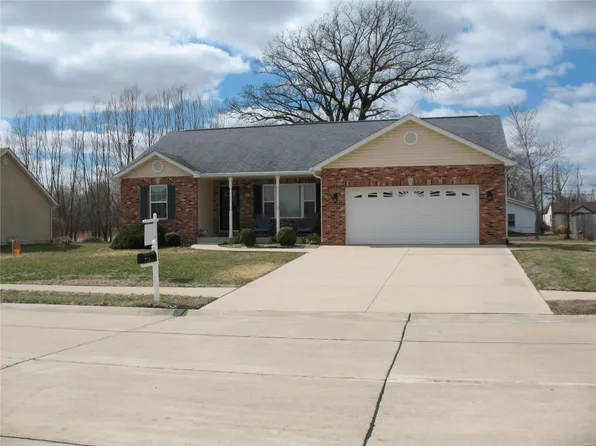 5912 Rosebud Ln, Godfrey, IL 62035