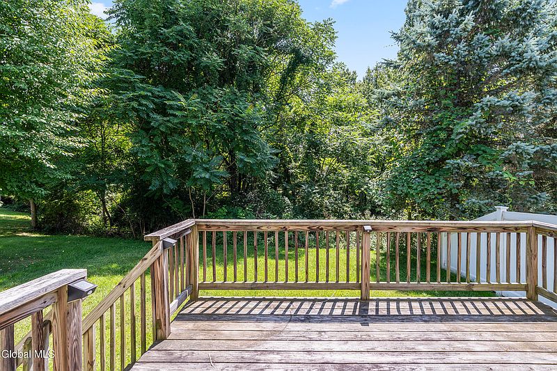 4th image of 1002 Sterling Ridge Drive