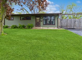 36151 N Grandwood Dr, Gurnee, IL 60031