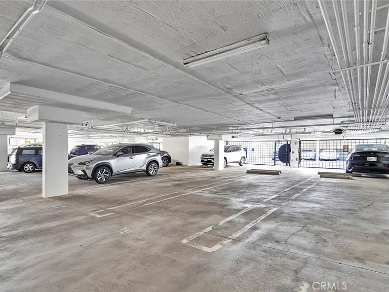 1800 Butler Ave #104 — Photo 32