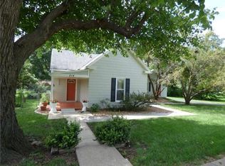 514 Maple Ave, Smithville, MO 64089