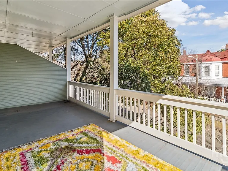 413 E Waldburg St #B — Photo 24