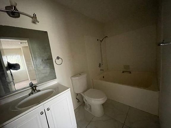 3rd image of 1024 Willow Tree Dr Unit B