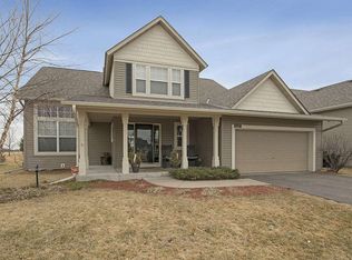 2437 Sandstone Dr, Woodbury, MN 55129