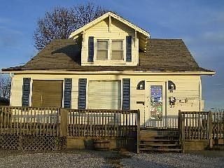 1st image of 619 S Maguire St