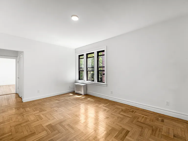 333 Fairmount — Photo 8