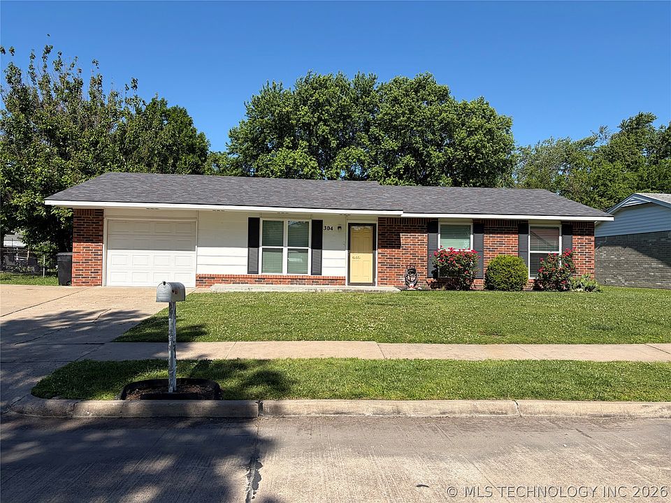 1st image of 304 Heron Cir