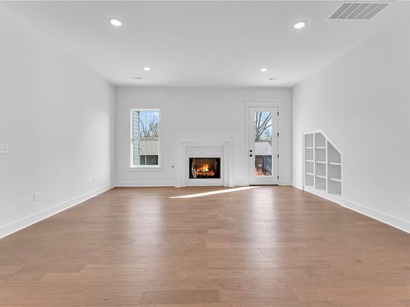 4th image of 720 N Gregg Ave