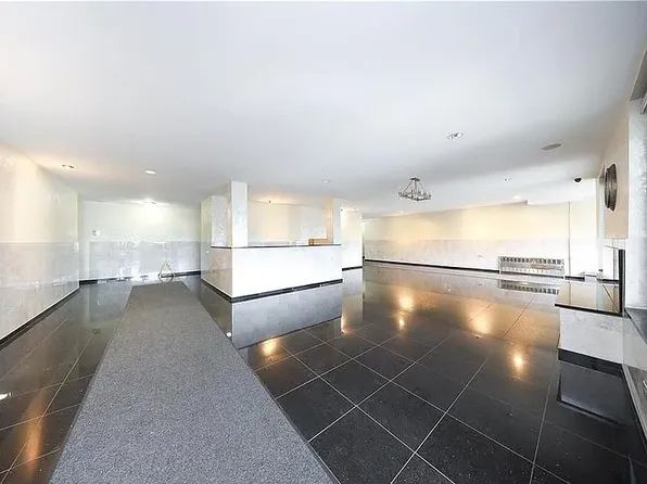 1625 Emmons Avenue image 19 of 25