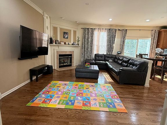 4th image of 2817 Peachtree Cir