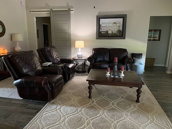 3rd image of 709 Chisholm Trails Dr