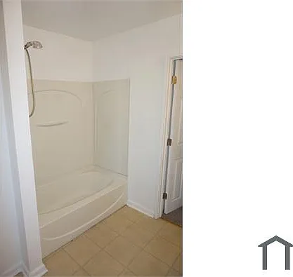 221 E Wood St — Photo 15