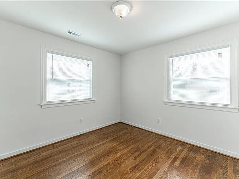 5104 Lochaven Ave — Photo 10