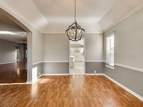 3rd image of 403 Julian Dr