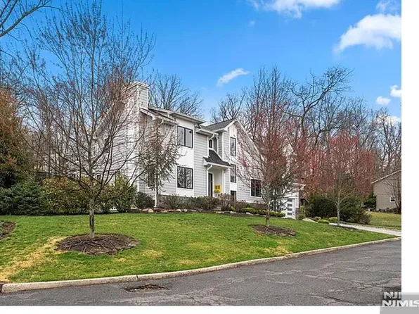 55 Cedar St, Cresskill, NJ 07626