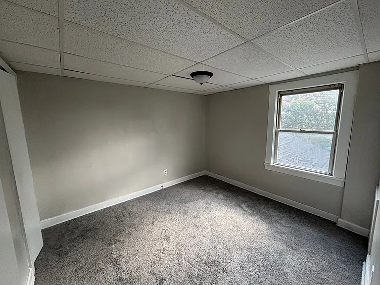 880 Miller Ave — Photo 4