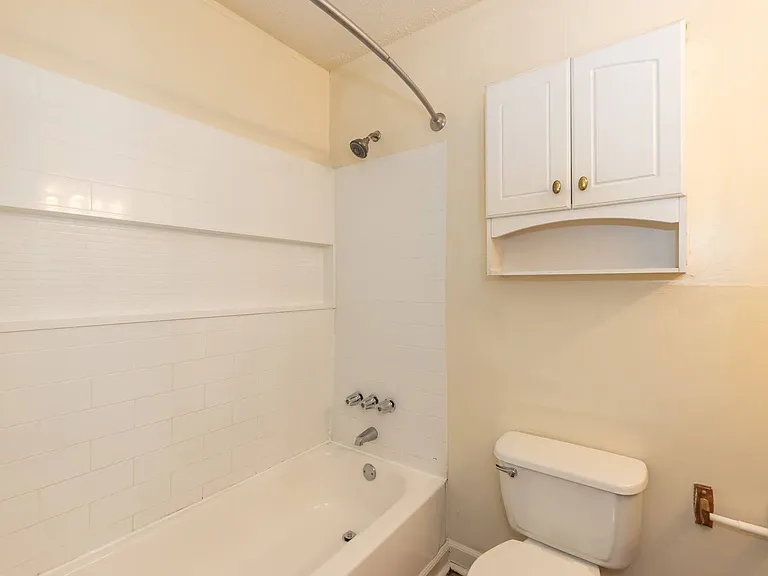 1210 Truman St — Photo 14