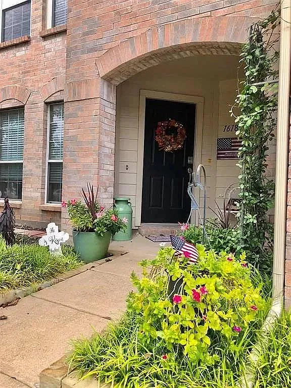 1618 Red Oak Trl — Photo 1