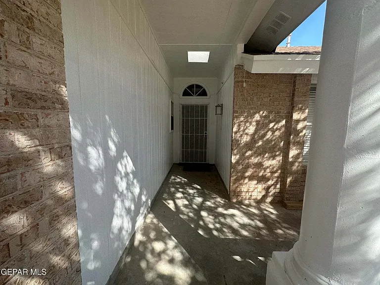 408 Hadley Pl — Photo 12
