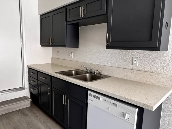 3225 Fortier St APT B, Bakersfield, CA 93306