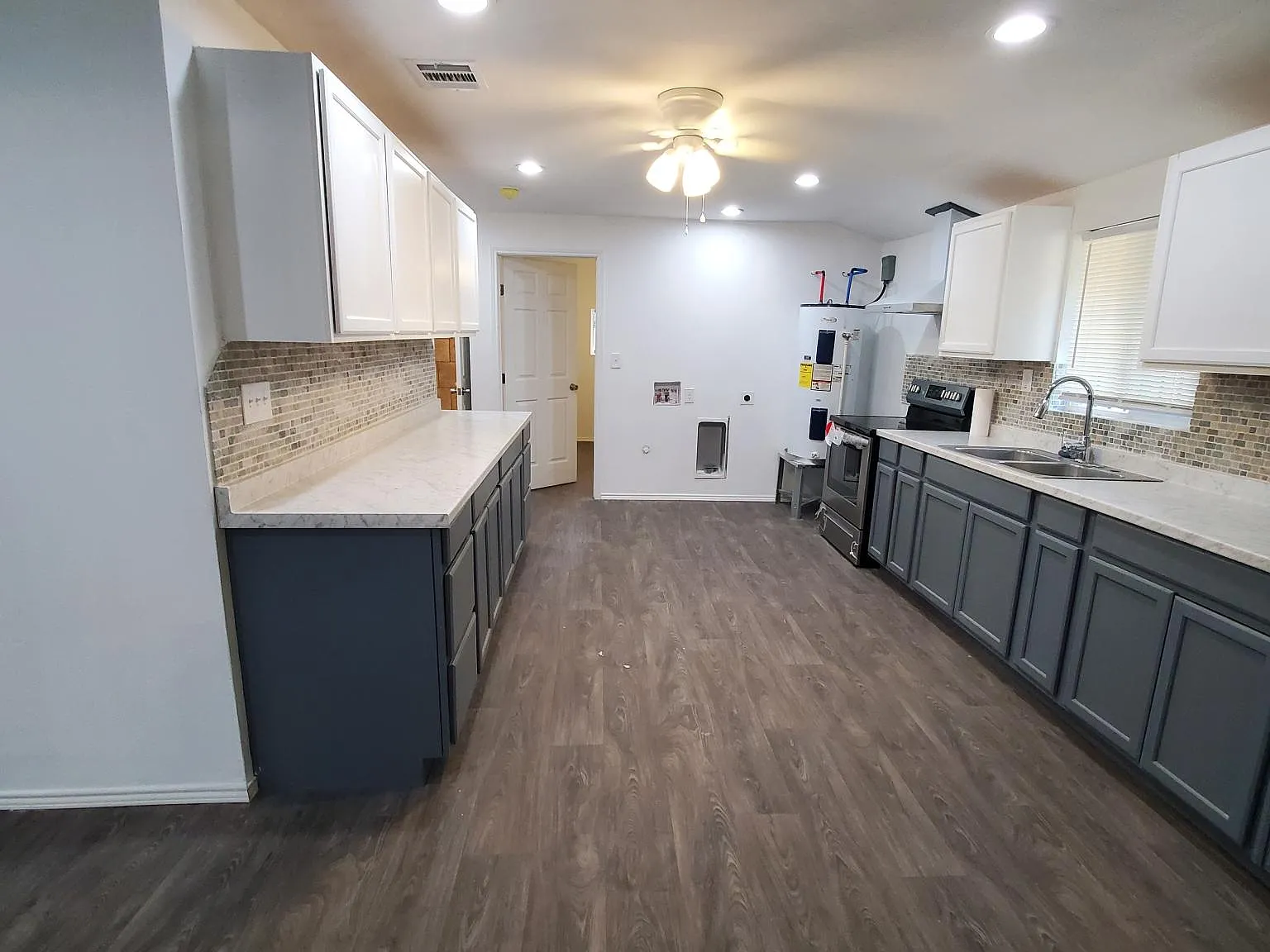 4419 Jamaica St — Photo 3