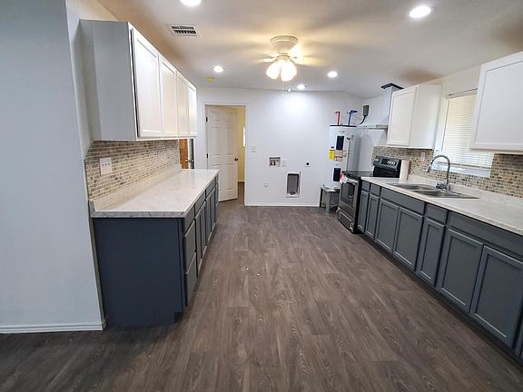3rd image of 4419 Jamaica St