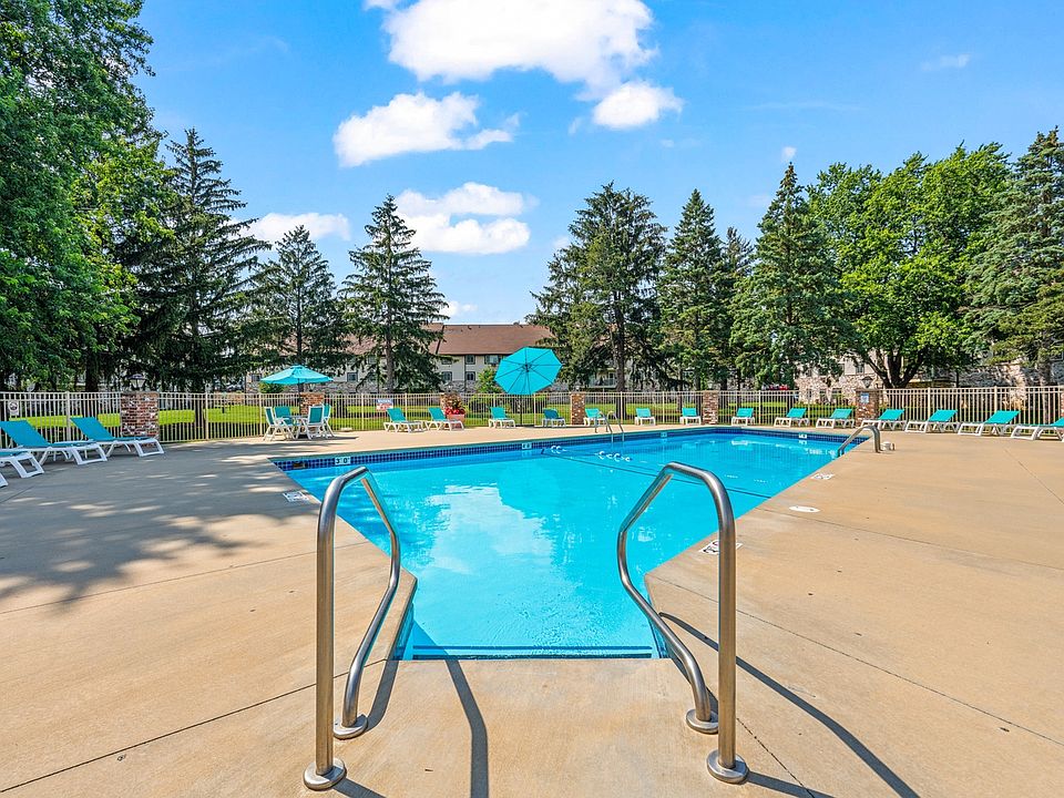 Valley View Apartments Pool
