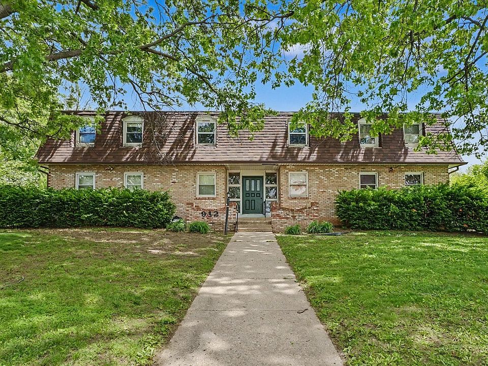 1st image of 912 Crescent Dr APT 1-4